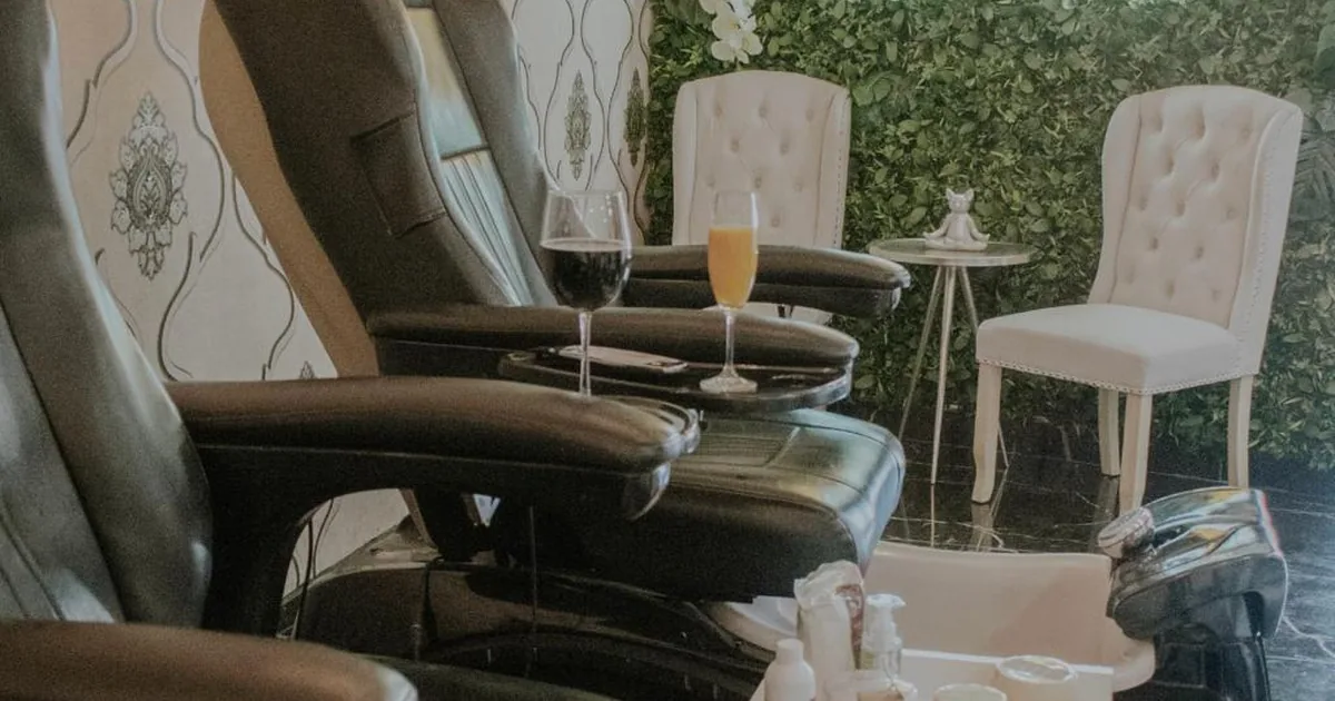 LUX Nails Salon Spa