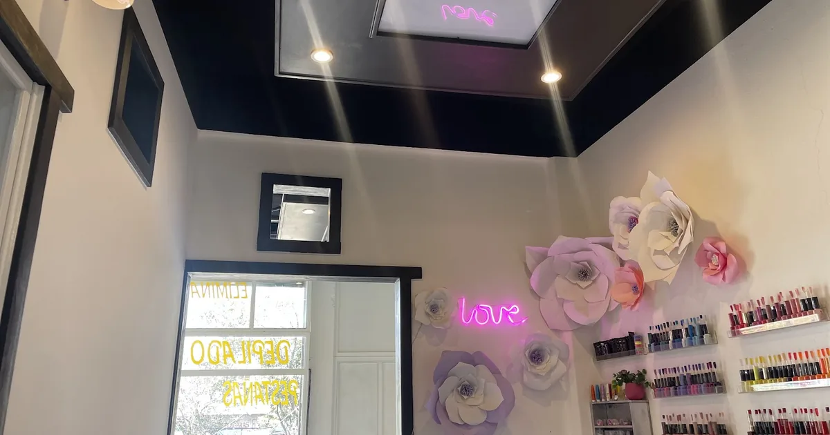 Spa de salud uñas y retiro de tatuajes