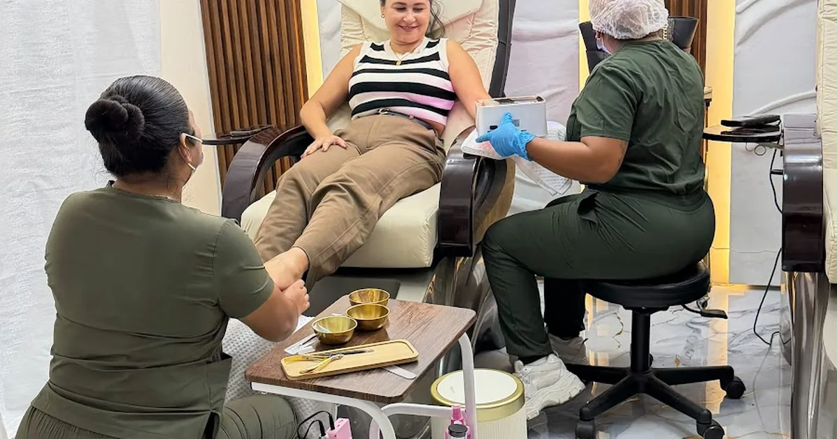 ÁUREA NAILS & COFFEE BAR